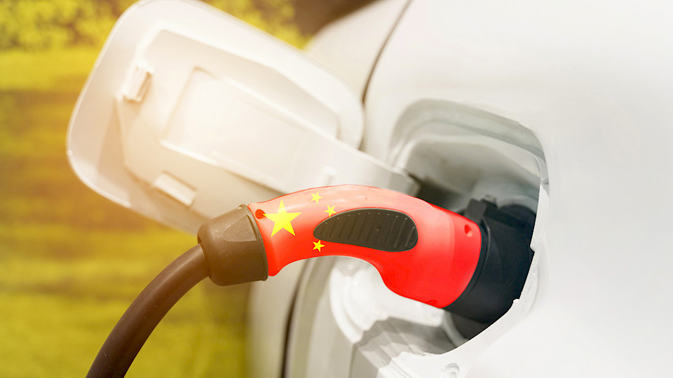 Bis in zwei Jahren könnte der Marktanteil chinesischer Elektroauto-Hersteller in Europa von zurzeit acht auf 15 Prozent weiter kräftig steigen.  (Bild: Shutterstock.com/SkazovD)