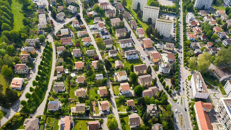 Im Schweizer Schnitt sind Einfamilienhäuser 66 Tage ausgeschrieben, im Tessin dauert es mehr als doppelt so lang, bis die Objekte verkauft sind. (Bild AsiaTravel/Shutterstock)