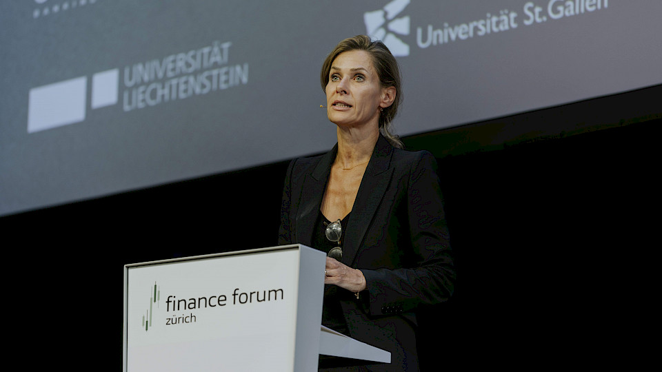 Mirjam Staub-Bisang zeigte auf, warum Mega-Trends wie Digitalisierung und Nachhaltigkeit den Übergang zu einer kohlenstoffarmen Wirtschaft beschleunigen. (Bild pd)