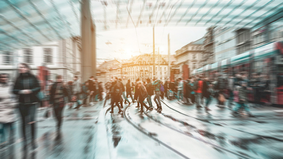 Laut eigenen Angaben wissen die Schweizerinnen und Schweizer relativ wenig über das System der finanzielle Vorsorge. (Bild DisobeyArt/Shutterstock)