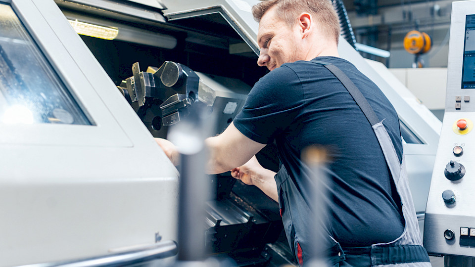 Fast doppelt so viele neue Aufträge wie vermutet landeten im August bei der deutschen Industrie. (Bild Kzenon/Shutterstock)