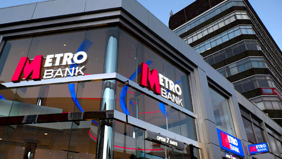 Die britische Retailbank bekommt neues Kapital und kann die Schulden reduzieren. (Bild Manu Palomeque/Shutterstock)