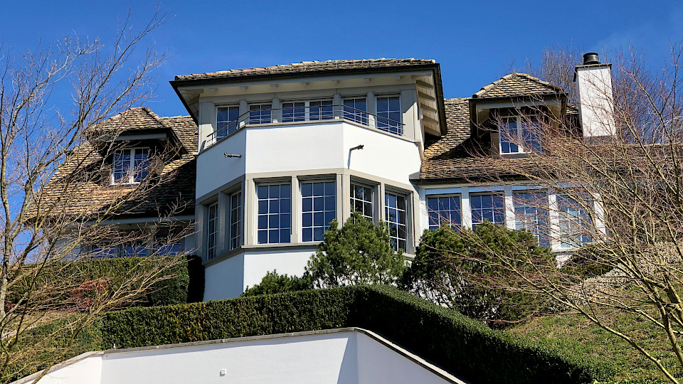 In Zürich und in den Seegemeinden ist der Preisrückgang deutlich spürbar. (Bild: Shutterstock.com/Mario Krpan)