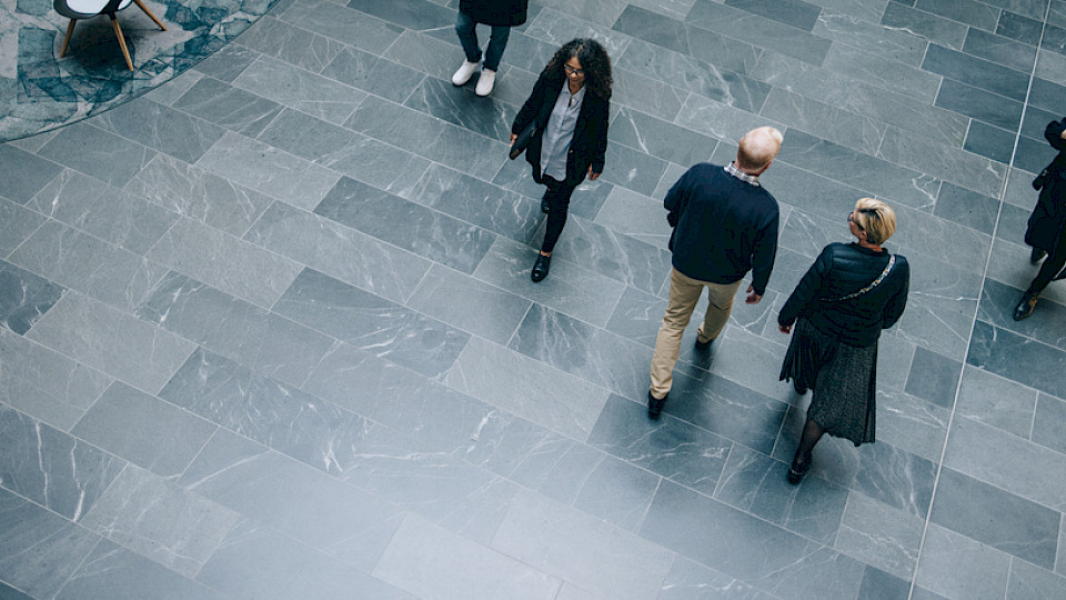 Den höchsten Wohlfühlgrad zeigten laut Studie  Absolventen von Hoch- oder Fachhochschulen. (Bild Jacob Lund/Shutterstock)