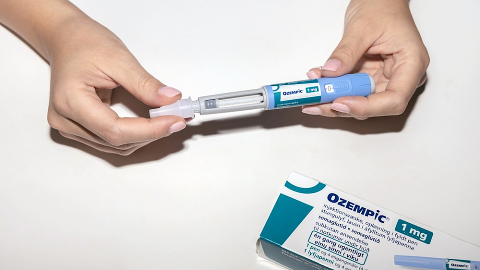 Der Konzern profitiert von einer starken Nachfrage nach dem Diabetes-Medikament Ozempic. Es soll auch beim Abnehmen helfen. (Bild Natalia Varlei/Shutterstock)