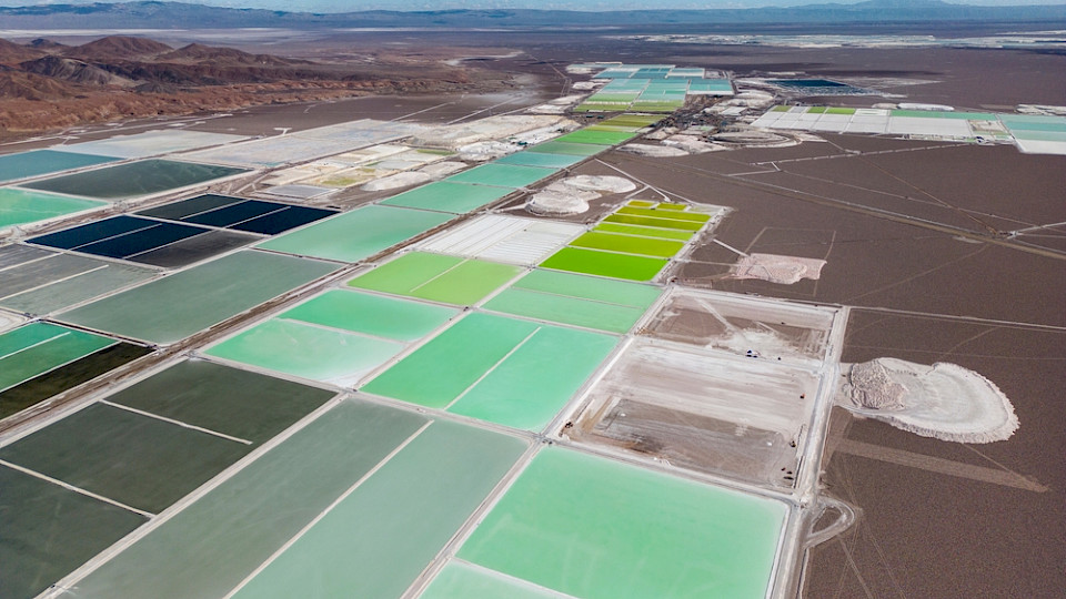 Unter anderem bei Lithium will die EU deutlich weniger abhängig werden von China als bisher. (Bild Freedom_wanted/Shutterstock)