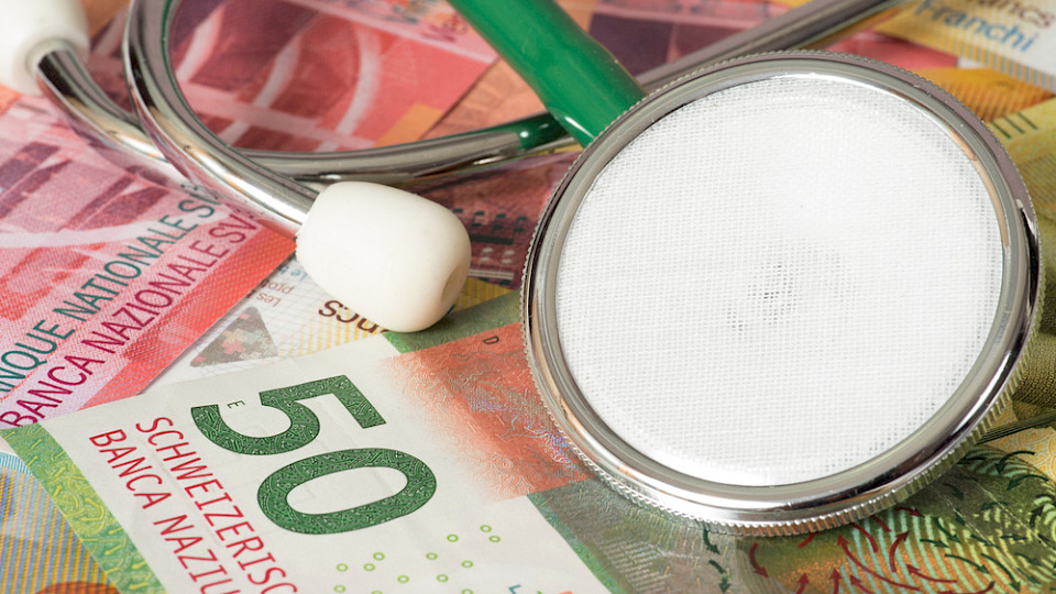 Hauptsorge sind aktuell die Krankenkassen-Prämien, vor Umweltschutz und AHV. (Bild Bartolomiej Pietrzyk/Shutterstock)