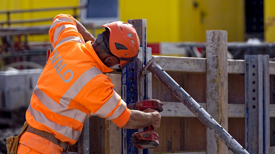 Im dritten Quartal stiegen die Aufträge, insgesamt bleibt seit Anfang Jahr bisher ein Minus von knapp 5 Prozent. (Bild Michael Derrer Fuchs/Shutterstock)