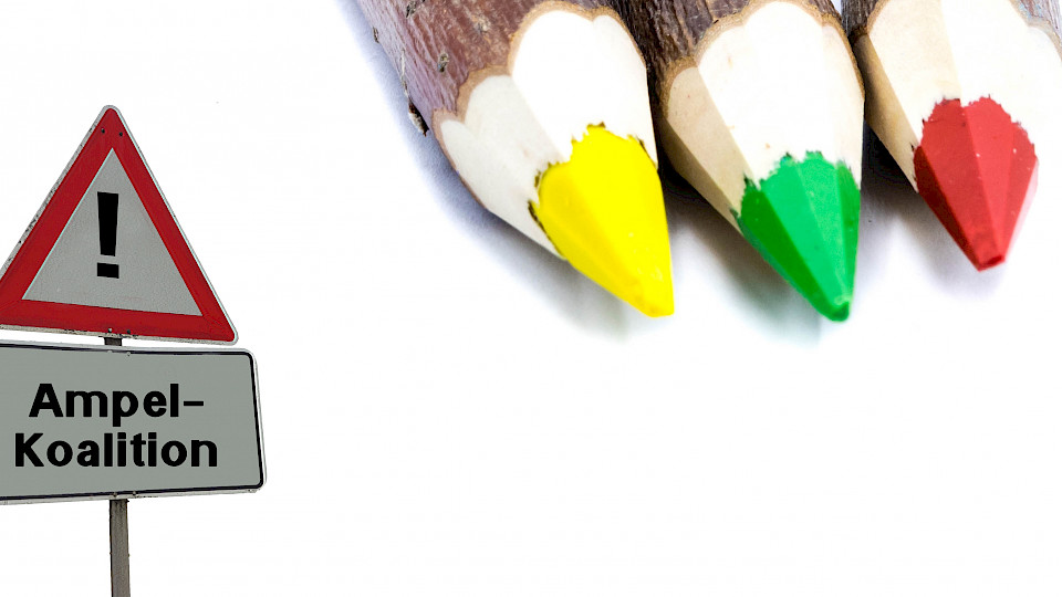 Der Fortbestand der Ampelregirung scheint gesichert, eine Staatskrise zumindest vordergründig aus dem Weg geräumt. (Bild: Shuttterstock/Pusteflower9024)