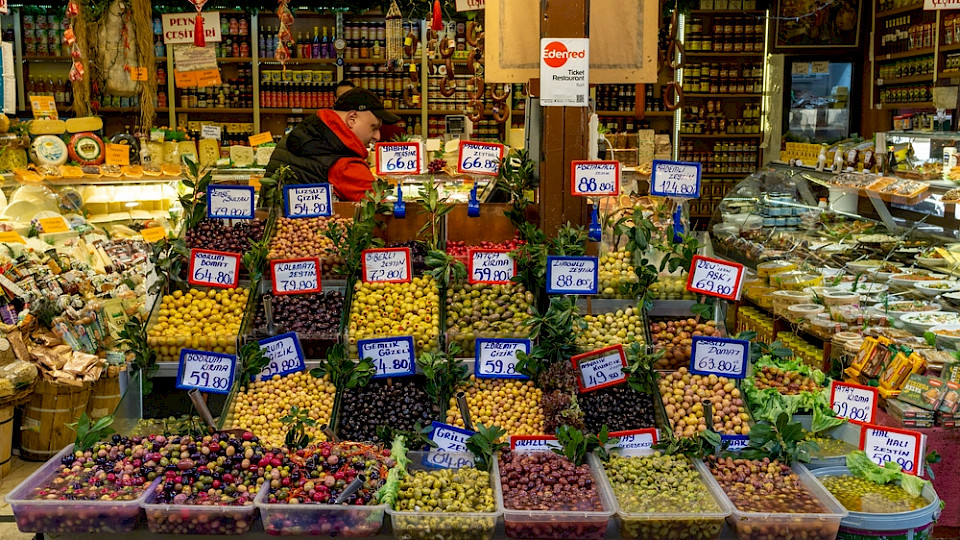 Die hohe Inflationsrate in der Türkei stieg im Dezember nochmals deutlich an. (Bild tolga ildun/Shutterstock)