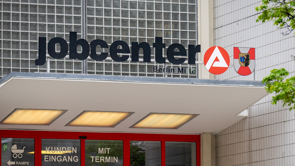 Die Arbeitslosenquote stieg im Dezember um 0,1 Punkte auf 5,7 Prozent. (Bild Jaz_Online/Shutterstock)