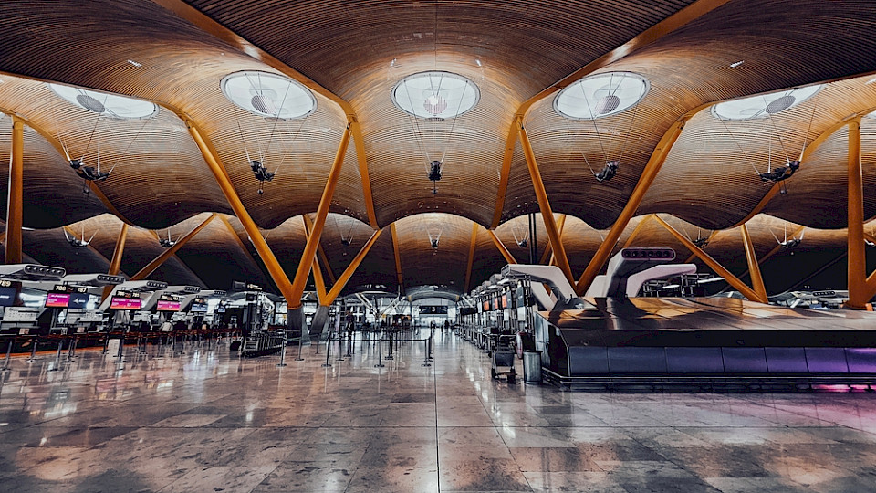 Leere Iberia-Halle am Flughafen Madrid: Ab Freitag wird gestreikt. (Bild dr.salama.photography/Shutterstock)