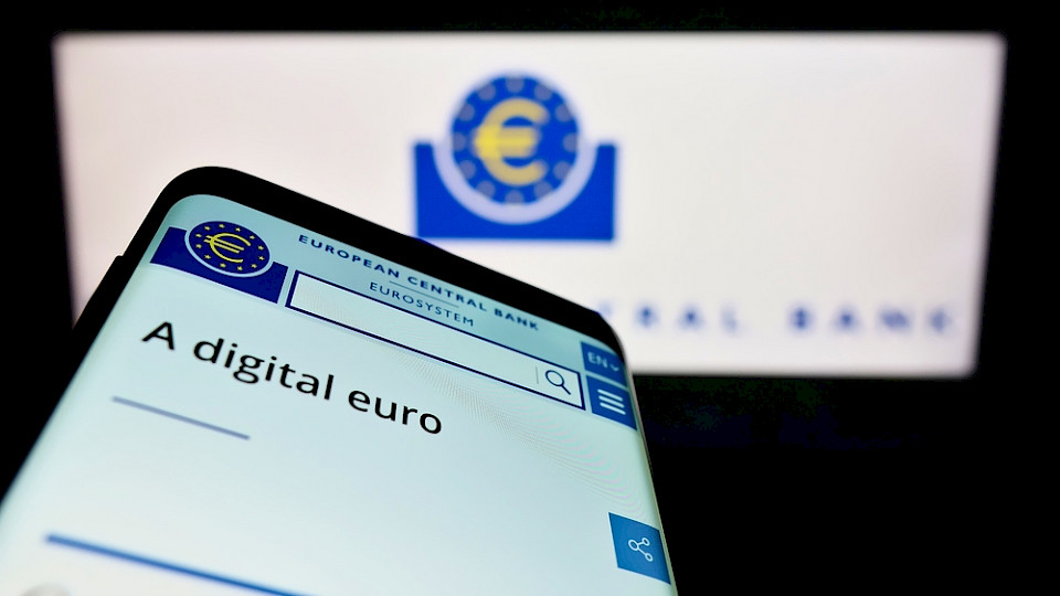 Die Euro-Notenbanken wollen mit einer digitalen Variante des Euros den privaten Anbietern aus den USA ein europäisches Bezahlangebot entgegensetzen.(Bild T. Schneider/Shutterstock)
