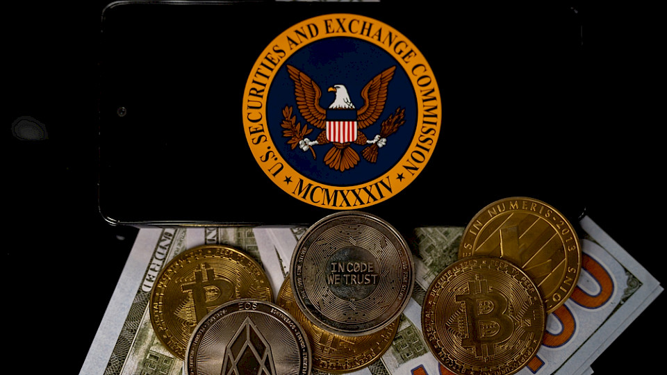 Die Märkte erwarten die Zulassung börsengehandelter Bitcoin-Fonds durch die US-Börsenaufsicht SEC. Nach einer gefälschten Mitteilung, soll bald die echte veröffentlicht werden. (Bild JRdes/Shutterstock)