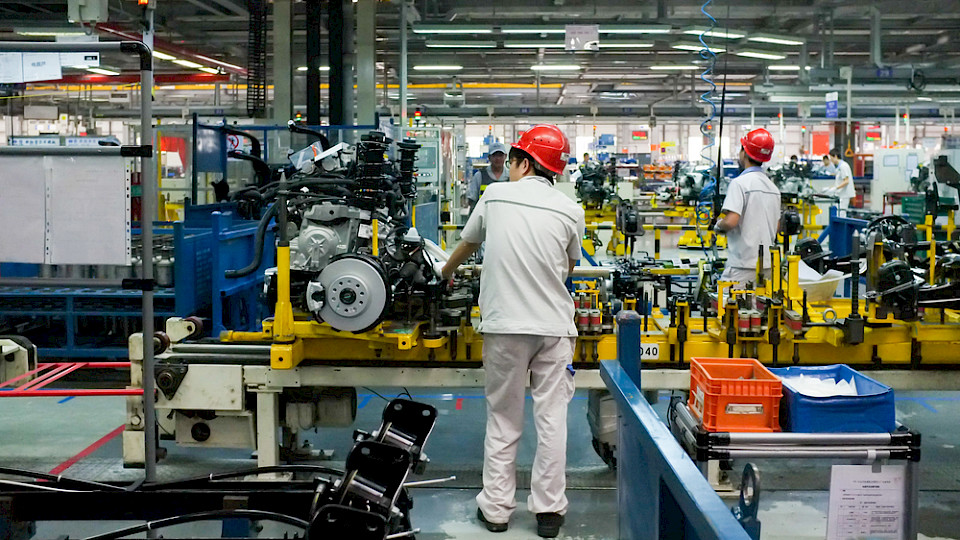 Die Industrieproduktion in China stieg im Dezember um fast 7 Prozent. (Bild Pradit.Ph/Shutterstock)