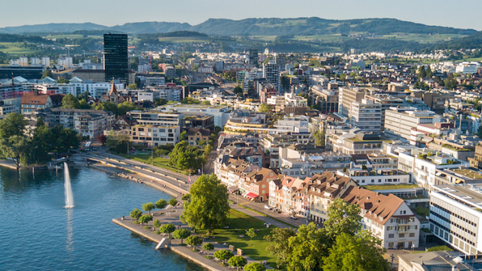 Der Kanton Zug liegt bei den Firmensteuern knapp vor Nidwalden. (Bild Sam Chadwick/Shutterstock)
