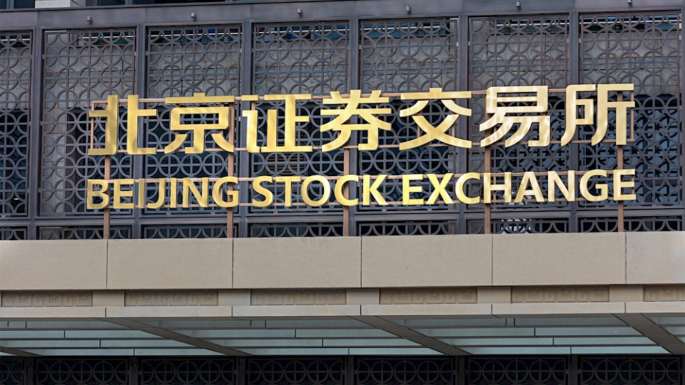 Die chinesische Regierung will den Kurszerfall an der Börse mit «energischeren Massnahmen» stoppen. (Bild testing/Shutterstock)