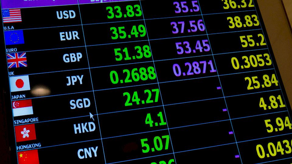 Die UBS-Ökonomen nennen fünf Gründe, welche gegen Fremdwährungskäufe der Zentralbank sprechen. (Bild Bankoo/Shutterstock)