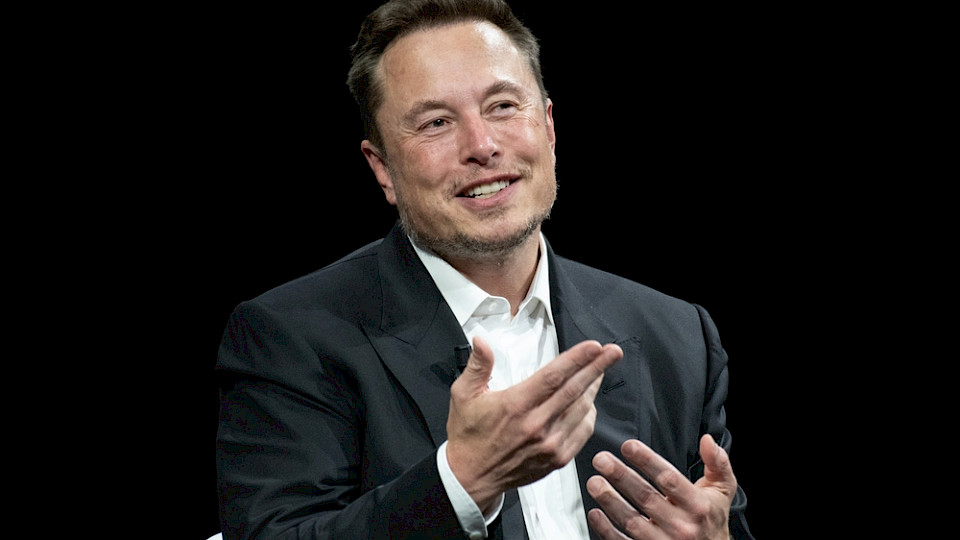 Tesla-Chef Elon Musk sagt, man sei zwischen zwei Wachstumswellen. (Bild Frederic Legrand - COMEO/Shutterstock)