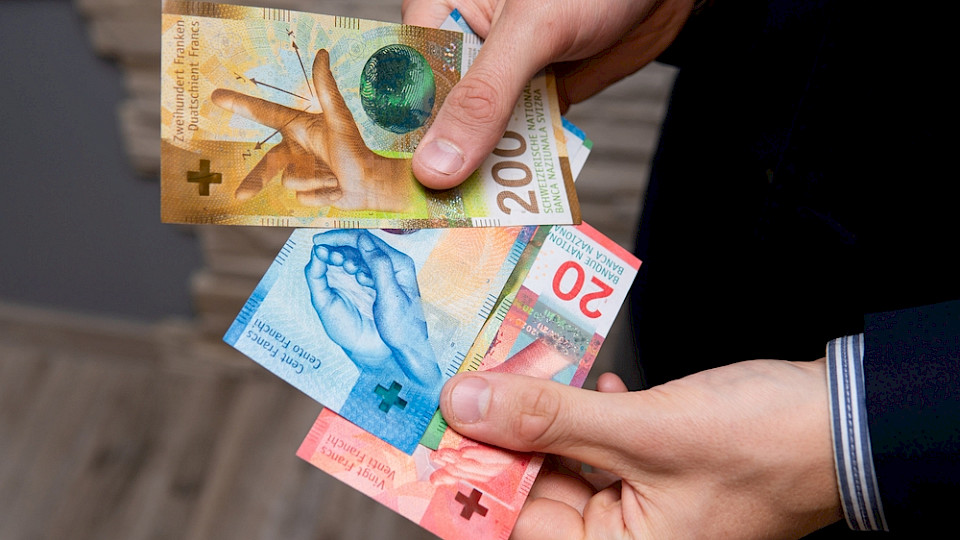 Die HSG rechnet mit Gesamtkosten von Zahlungen auf rund 7,3 Milliarden Franken, der klar grösste Teil davon entfällt auf Barzahlungen. (Bild Kamil Zajaczkowski/Shutterstock)