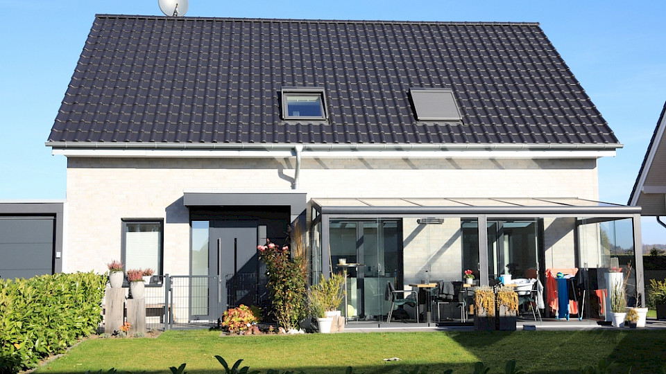 Die bezahlten Preise für Einfamilienhäusern stiegen 2023 im Schnitt um 3,6 Prozent. (Bild Traveller70/Shutterstock)