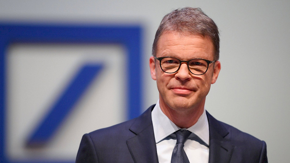 Deutsche-Bank-Chef Christian Sewing will nun weitere 1,6 Milliarden Euro sparen. (Bild pd)