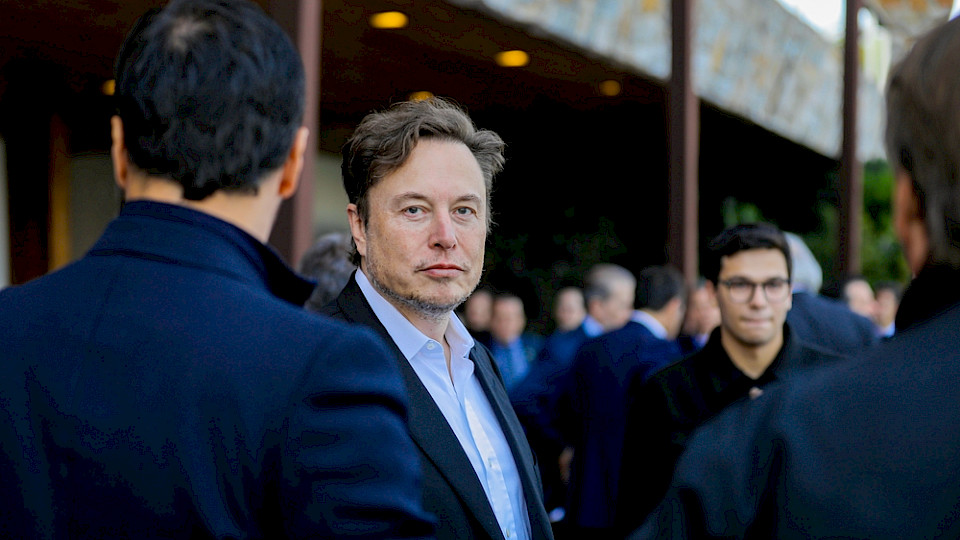 Nach dem Richterspruch in Delaware zieht Elon Musk mit Tesla wohl nach Texas. (Bild photosince/Shutterstock)
