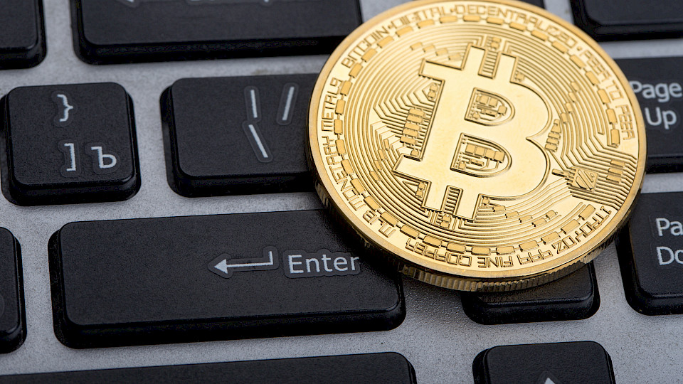Innerhalb von zwei Wochen hat der Bitcoin rund 20 Prozent an Wert gewonnen. (Bild: Shutterstock.com/GeniusKp)