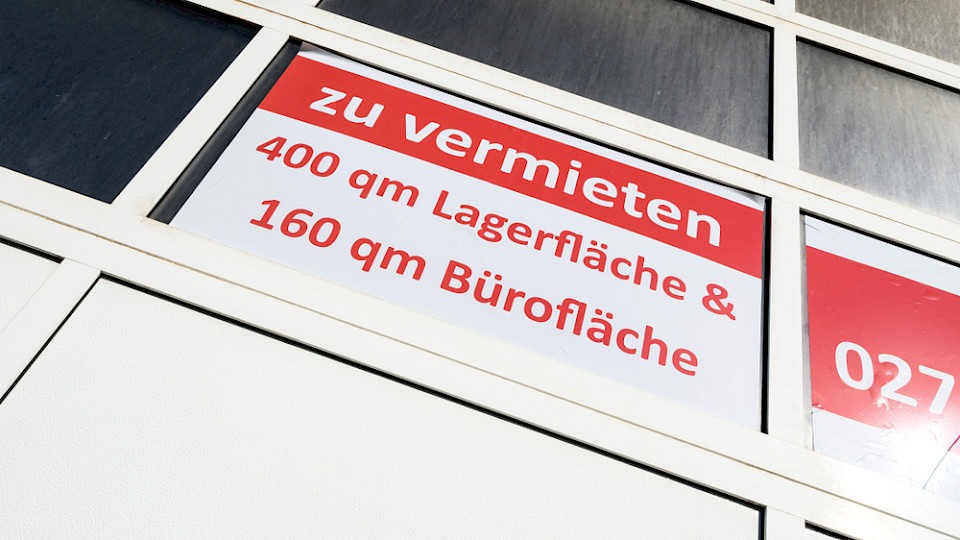 Bei Gewerbeobjekten sanken die Preise gegenüber dem Vorquartal fast 5 Prozent. (Bild Bjoern Wylezich/Shutterstock)
