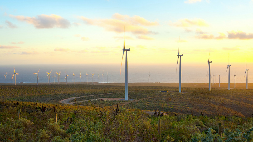 Trotz der schwachen Performance der börsennotierten Unternehmen stieg die weltweite Stromerzeugung aus erneuerbaren Energien 2023 um fast die Hälfte. (Bild pd)