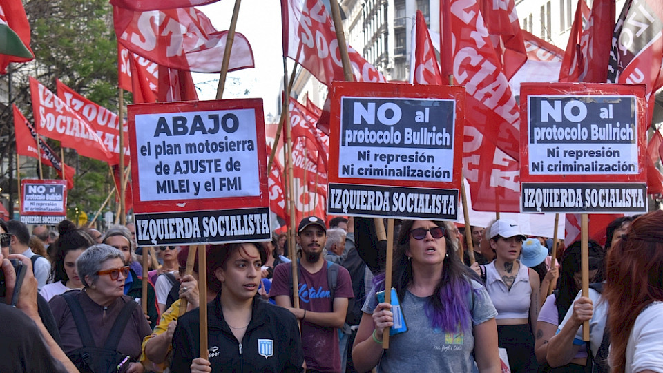 Gegen die Sparpläne des Präsidenten gibt es heftigen Widerstand auf der Strasse. (Bild Mattia Fossati/Shutterstock)