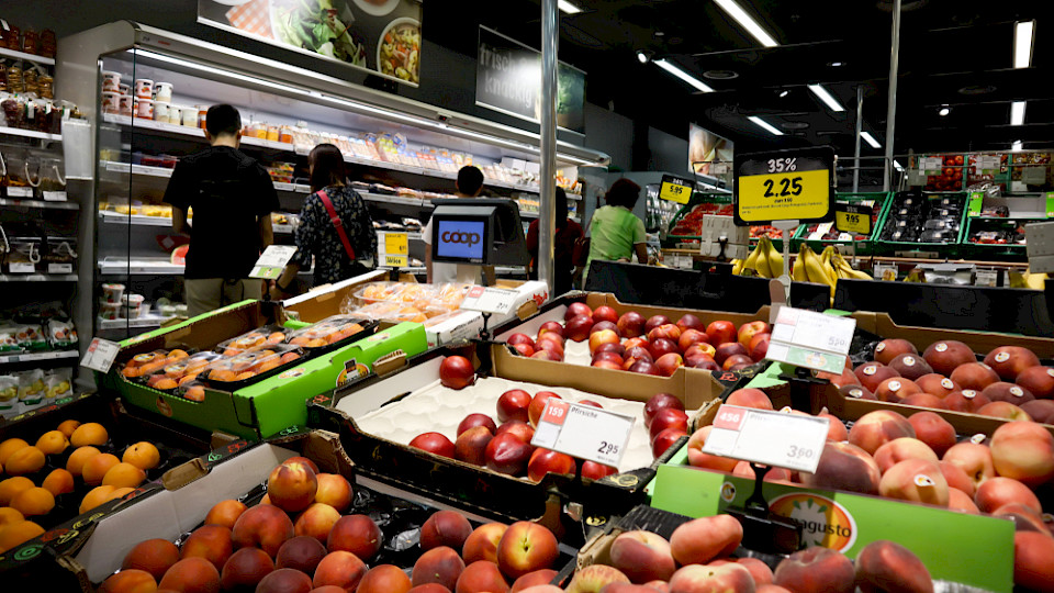 Die Konsumausgaben stiegen laut Postfinance im Januar um 0,5 Prozent. (Bild Emilija Miljkovic/Shutterstock)