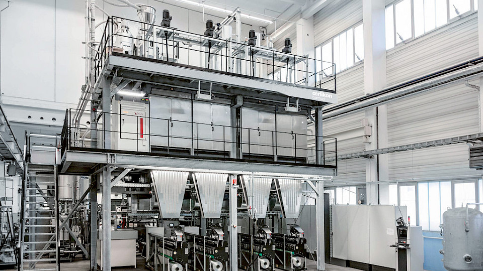 Der Bereich Polymer Processing Solutions, also die Maschinen zum Spinnen von Textilfasern, wird abgespalten. (Bild pd)
