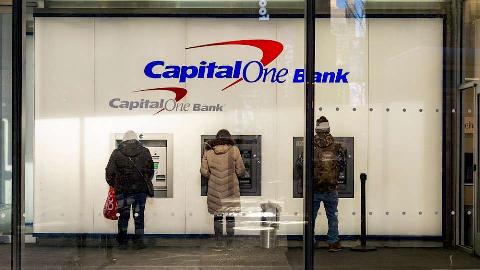 Die Bank Capital One übernimmt den Konkurrenten Discover für 35,3 Milliarden Dollar. (Bild rblfmr/Shutterstock)