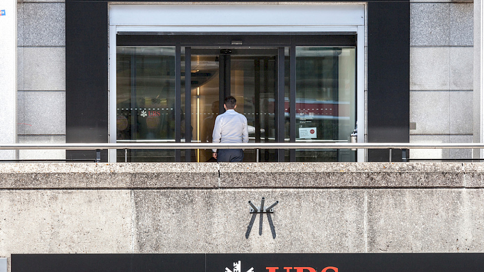 Seit der Übernahme der CS durch die UBS war die Zahl der offenen Bankstellen nur im August tiefer als jetzt. (Bild BalkansCat/Shutterstock)