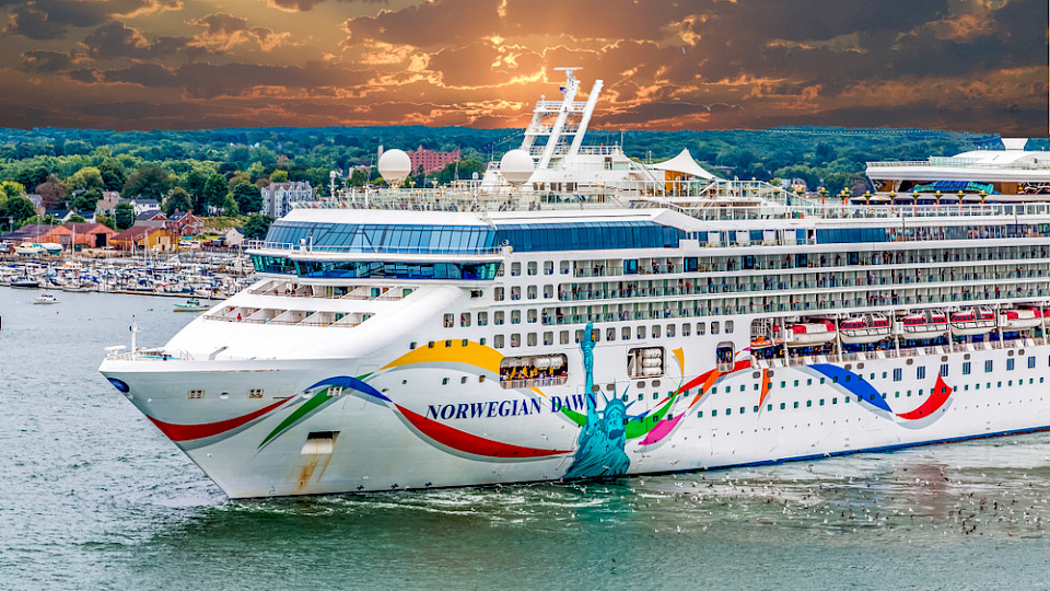 Die Passagiere wollten eigentlich nach Hause, nun sitzen sie auf der Norwegian Dawn fest. (Bild Darryl Brooks/Shutterstock)