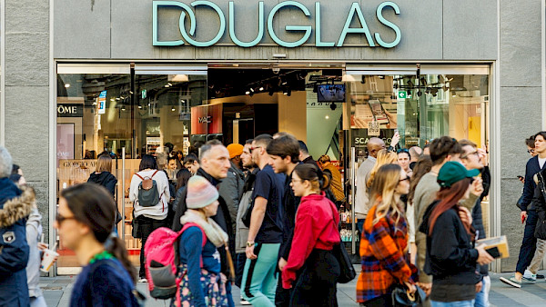 Parfümkette Douglas kommt zurück an die Börse