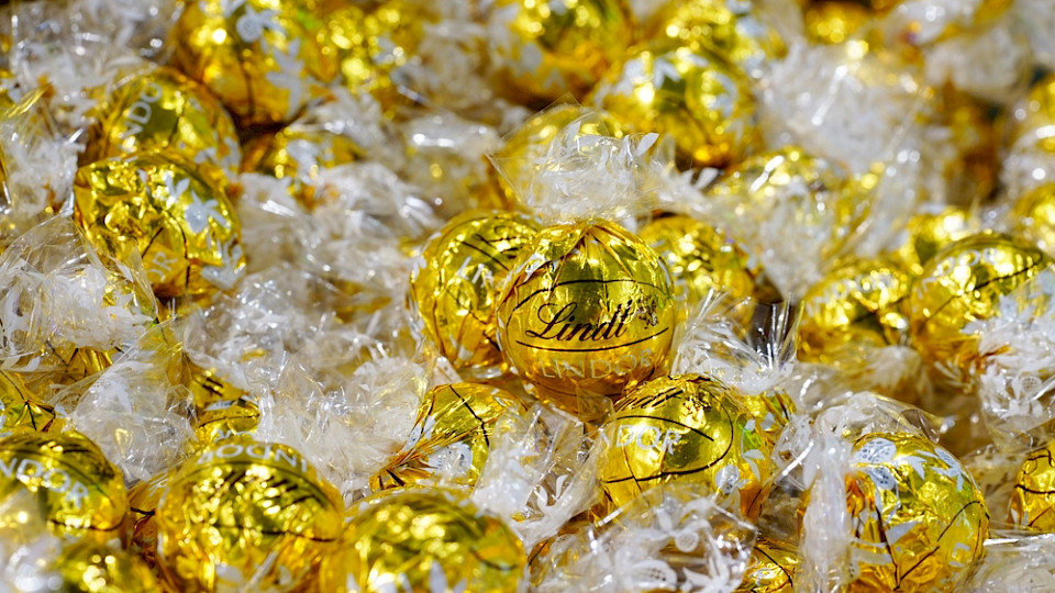 Lindt & Sprüngli präsentieren erneut ein glänzendes Ergebnis mit 18 Prozent mehr Gewinn. (Bild EQRoy/Shutterstock)