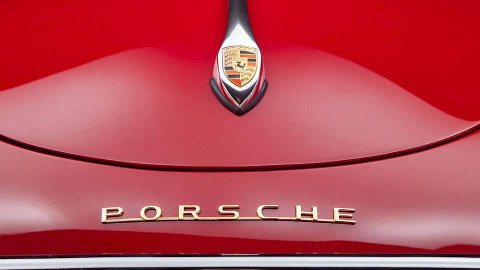 Porsche gibt Gas bei neuen Modellen, kurzfristig dürfte die Rendite damit aber fallen. (Bild The Image Engine/Shutterstock)