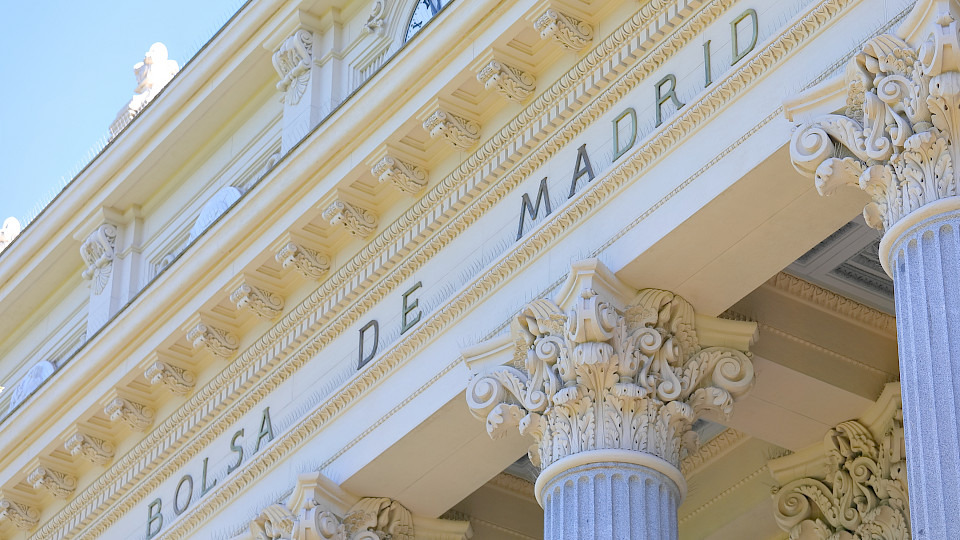 Ein massiver Abschreiber auf die 2020 übernommene Börse Madrid ist ein Grund für das schlechte Resultat der SIX. (Bild: Shutterstock.com/TK Kurikawa)