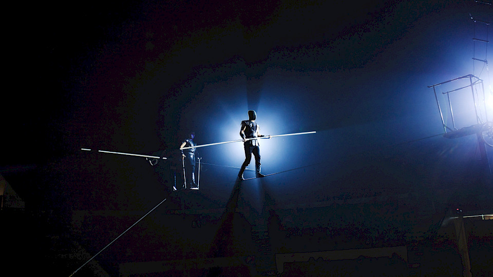 Der Hochseil-Akt findet nicht nur im Zirkus statt. (Bild David Tadevosian/Shutterstock)