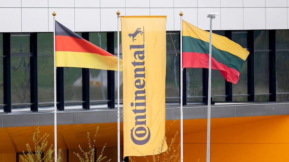 Continental muss sparen und baut deshalb viele Jobs ab. (Bild Arolis Kavolelis/Shutterstock)