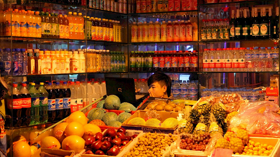 Statt nur mit dem Handy können Touristen in China bald auch mit Bargeld bezahlen. (Bild plavi011/Shutterstock)