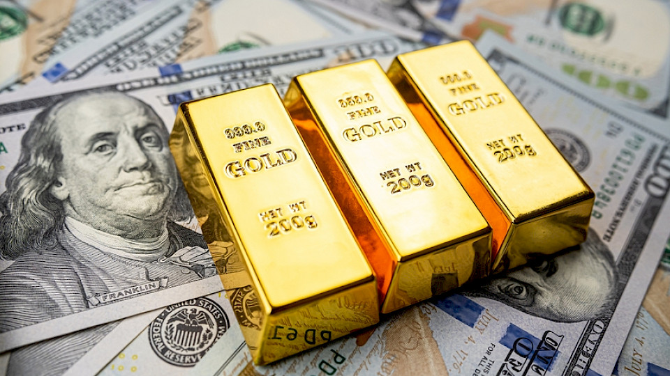 Der Goldpreis klettert nun auch über die Marke von 2400 Dollar. (Bild RomanR/Shutterstock)