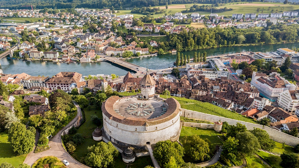 In Schaffhausen stiegen die angebotenen Mieten im Jahresvergleich zweistellig, allein im März waren es über 3 Prozent. (Bild YueStock/Shutterstock)