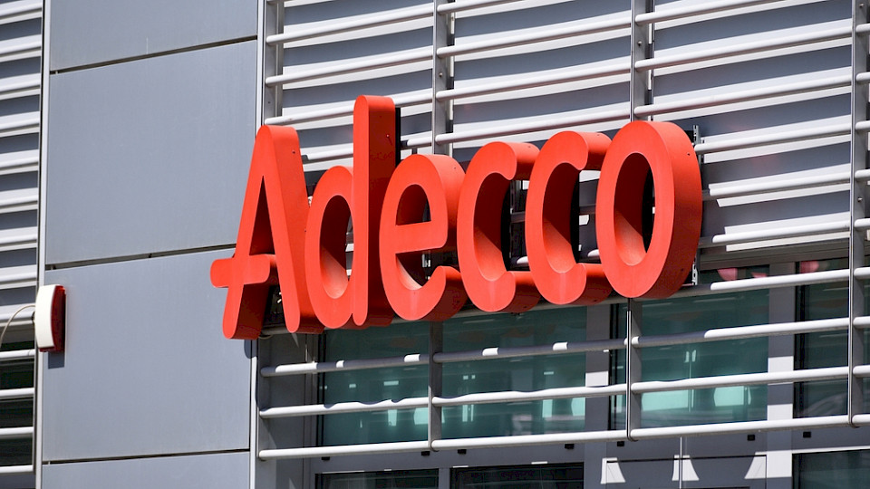 Die Papiere von Adecco fallen zeitweise zweistellig. (Bild OleksSH/Shutterstock)