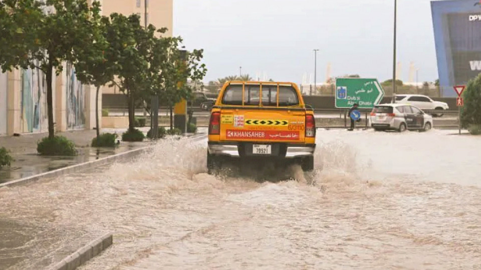 Die Strassen sind nach sintflutartigem Regen überflutet, der Flughafen in Dubai stellte den Betrieb ein. (Bild: X / Dr. Ahmed)
