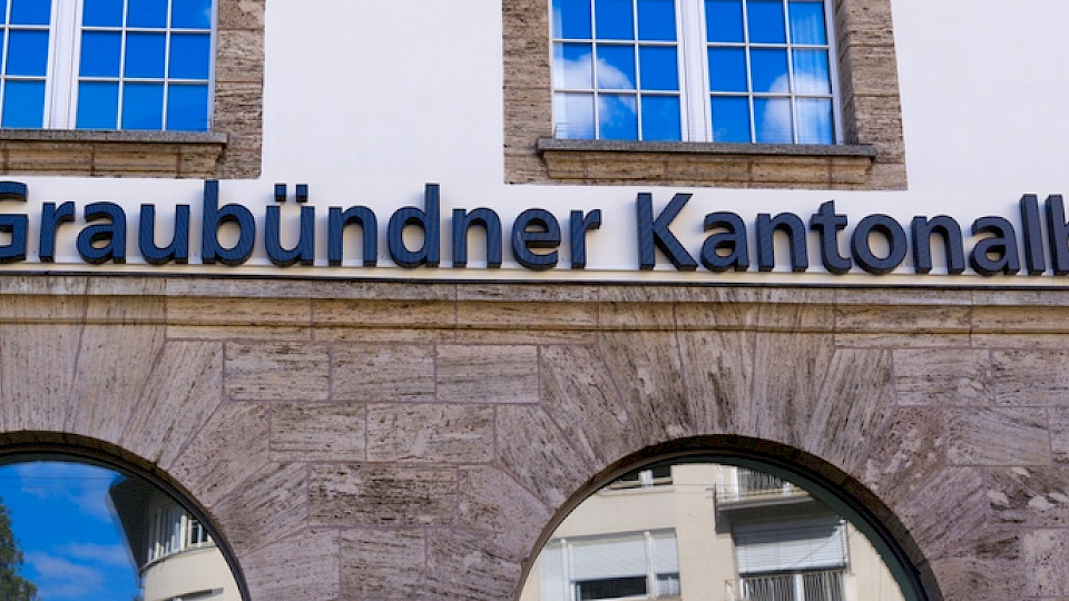 Die Graubündner Kantonalbank wird durch den Bericht von EY entlastet. (Bild Michael Dreher Fuchs/Shutterstock)