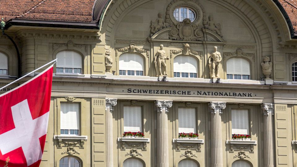 Die SNB muss den Banken mit der neuen Verordnung weniger Zins zahlen. (Bild MDart10/Shutterstock)