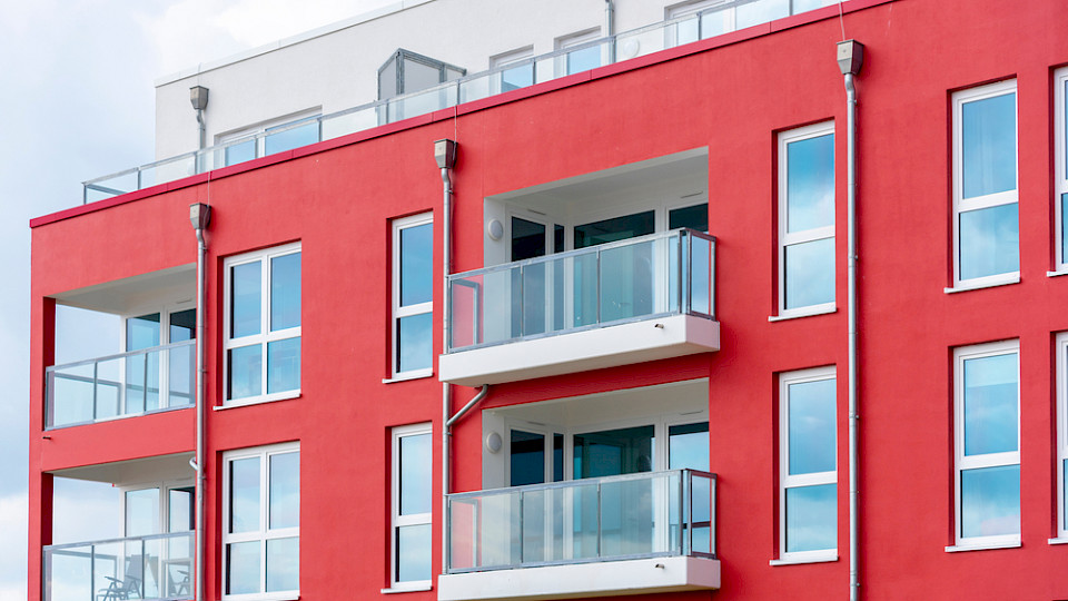 Das Angebot an Eigentumswohnungen ist zuletzt leicht gestiegen. (Bild Ralf Gosch/Shutterstock)